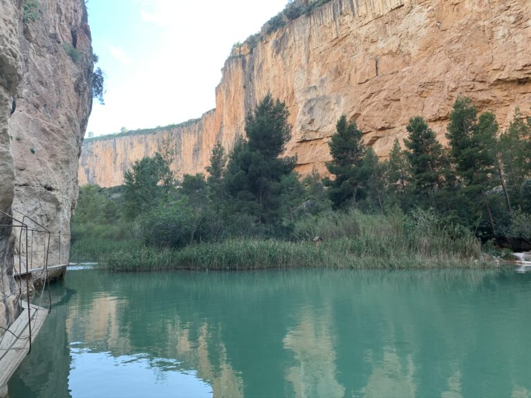 Senderismo Charco Azul Chulilla Valencia by Serranía Aventura