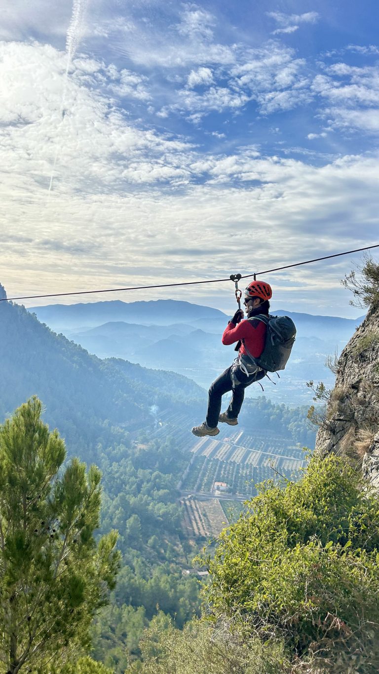 Tirolina vía ferrata Falconera Gandía Valencia by Serranía Aventura