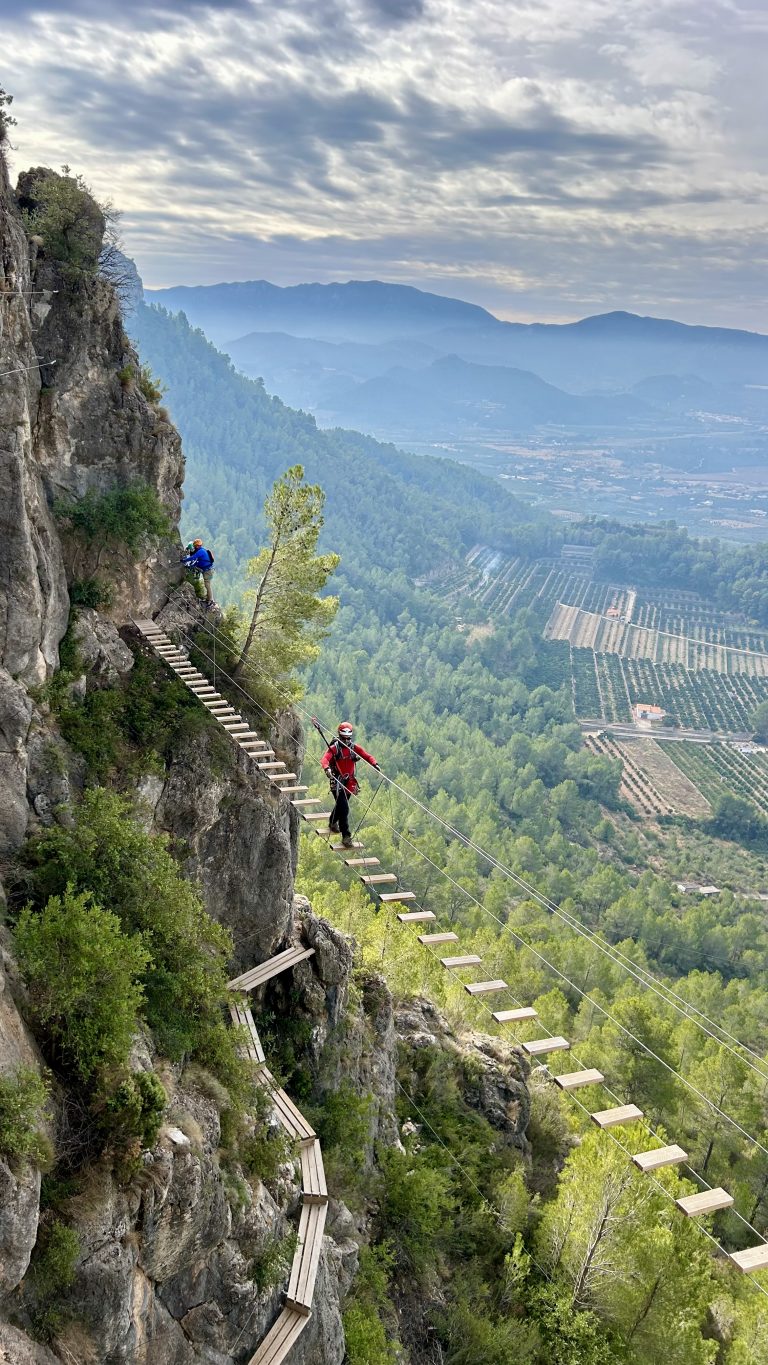 Puente vía ferrata Falconera Gandía Valencia by Serranía Aventura