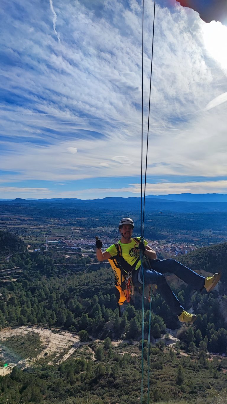 Vía ferrata Peña Roya Losa del Obispo Jonathan by Serranía Aventura