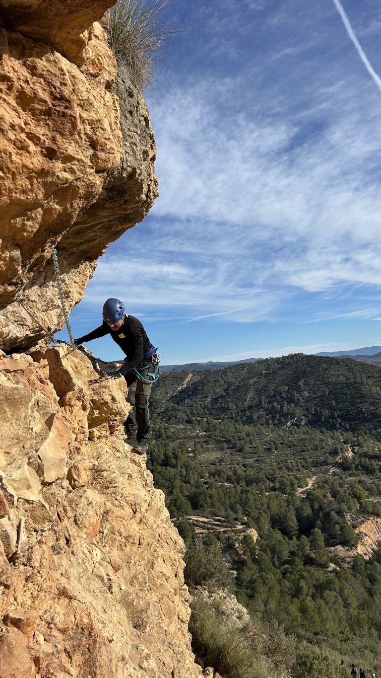 Vía ferrata Peña Roya Losa del Obispo by Serranía Aventura
