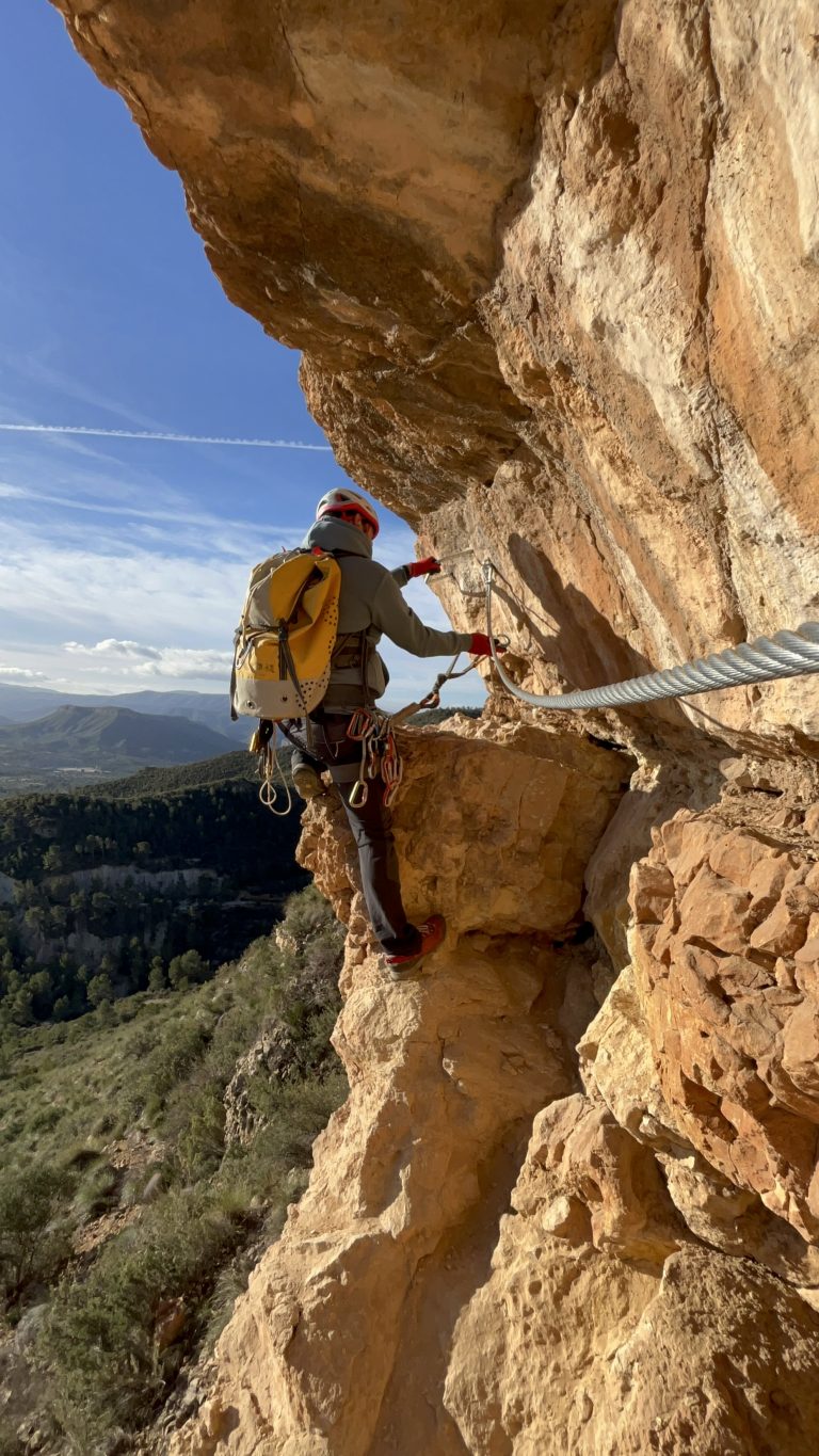 Vía ferrata Peña Roya Losa del Obispo by Serranía Aventura