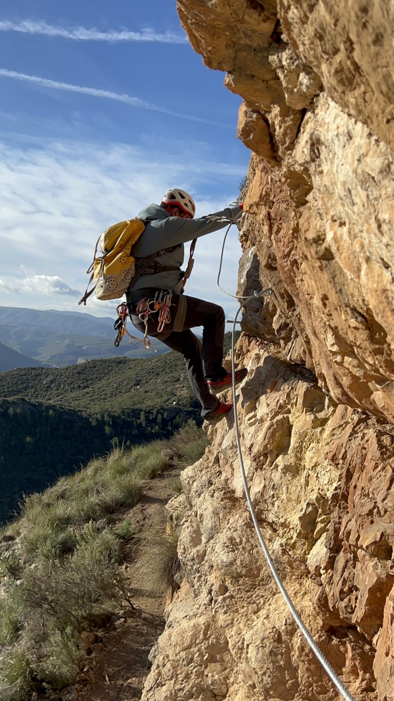 Vía ferrata Peña Roya Losa del Obispo by Serranía Aventura