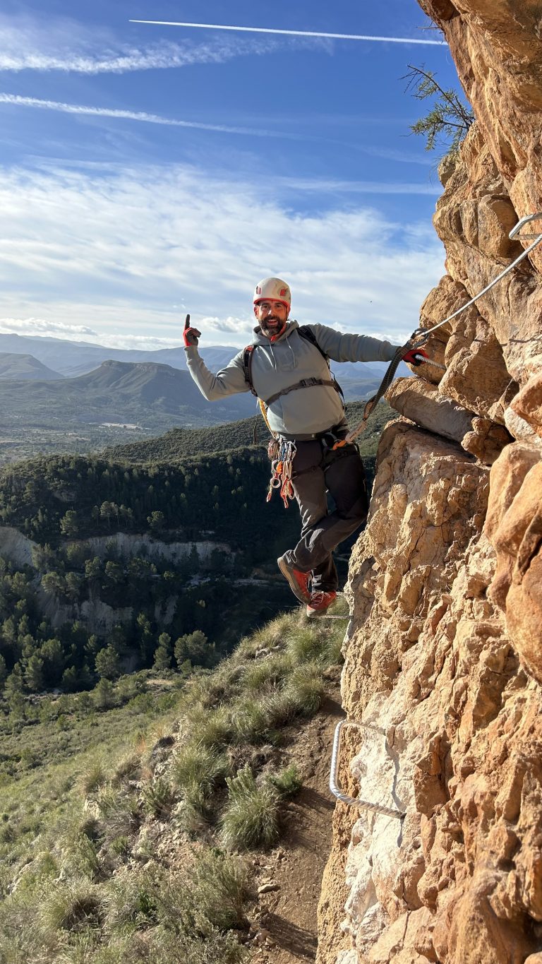 Vía ferrata Peña Roya Losa del Obispo by Serranía Aventura