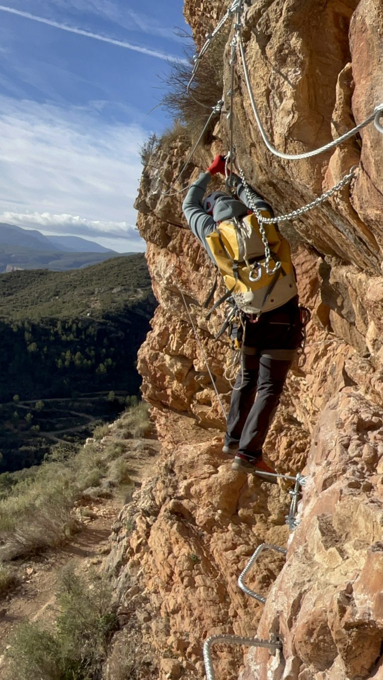 Vía ferrata Peña Roya Losa del Obispo by Serranía Aventura
