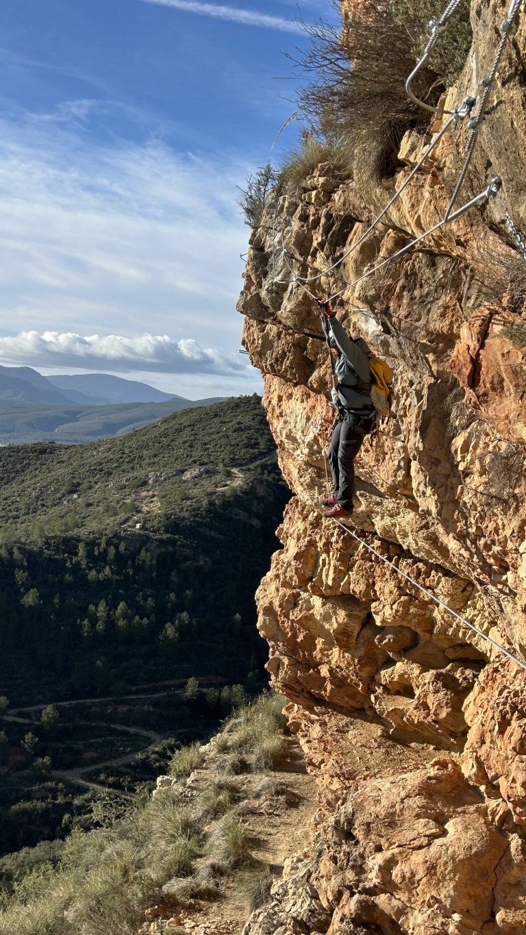 Vía ferrata Peña Roya Losa del Obispo by Serranía Aventura