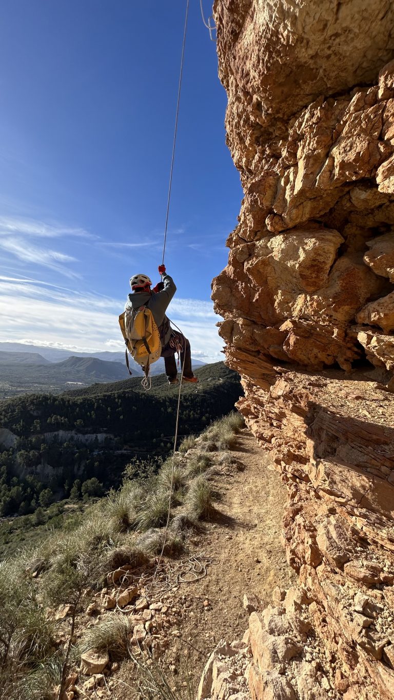Vía ferrata Peña Roya Losa del Obispo by Serranía Aventura