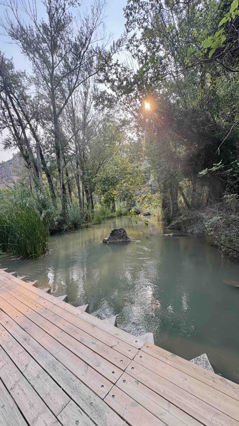 Senderismo Charco Azul Chulilla Valencia by Serranía Aventura