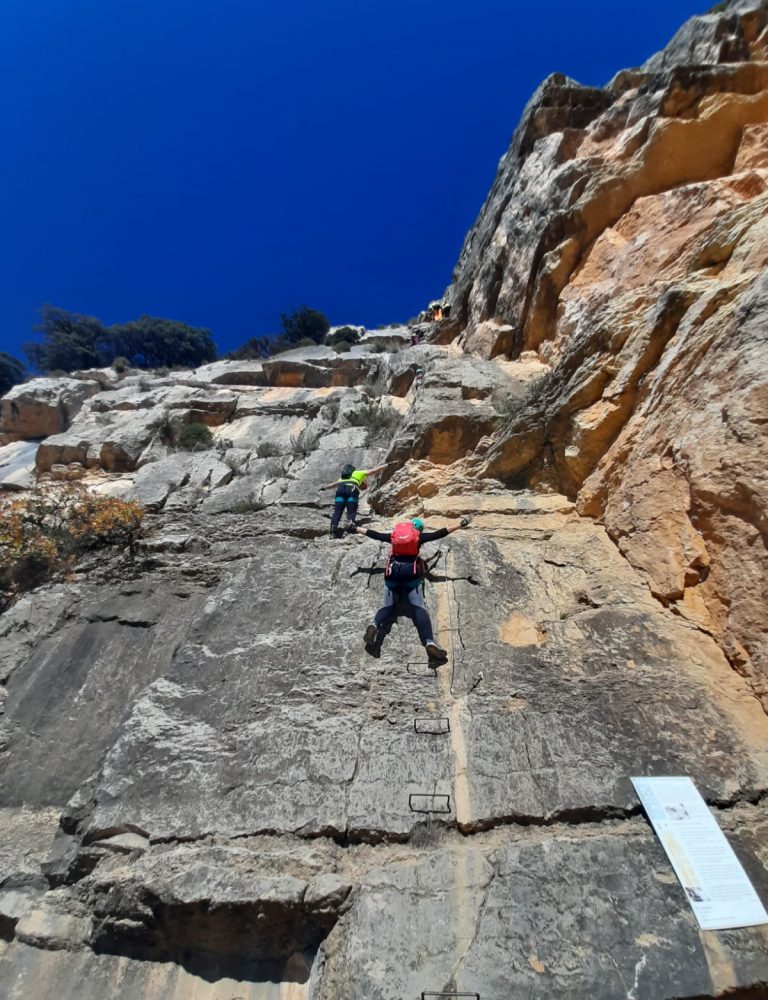 Vía ferrata Roca Figueral Serra Engarcerán by Serranía Aventura