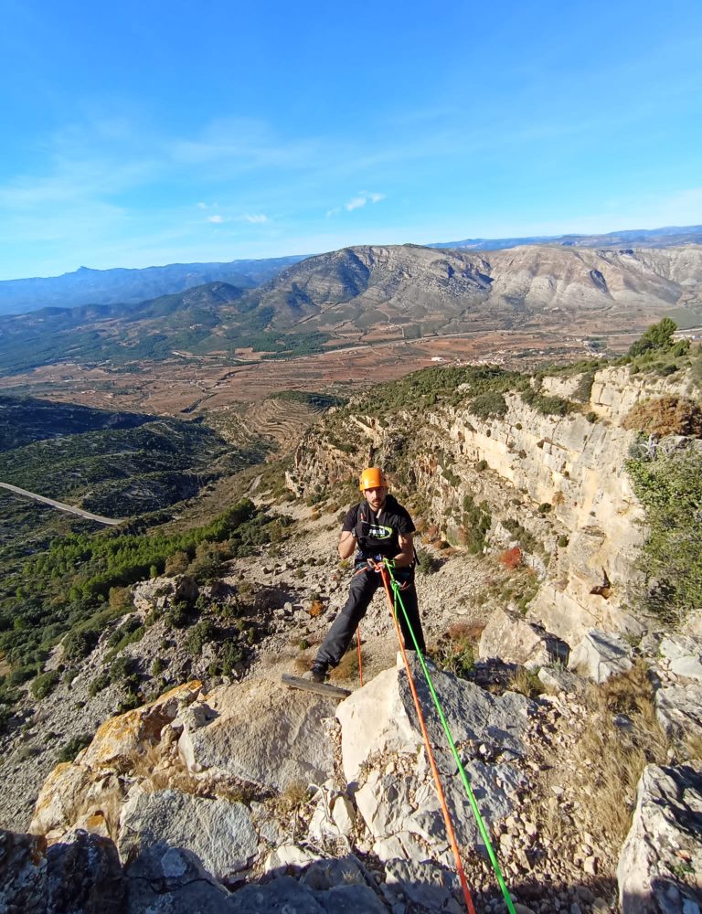 Vía ferrata Roca Figueral Serra Engarcerán by Serranía Aventura
