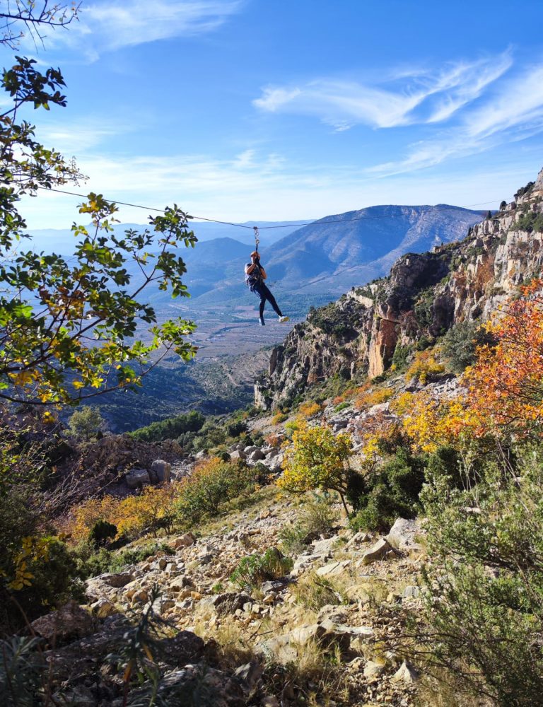 Vía ferrata Roca Figueral Serra Engarcerán by Serranía Aventura