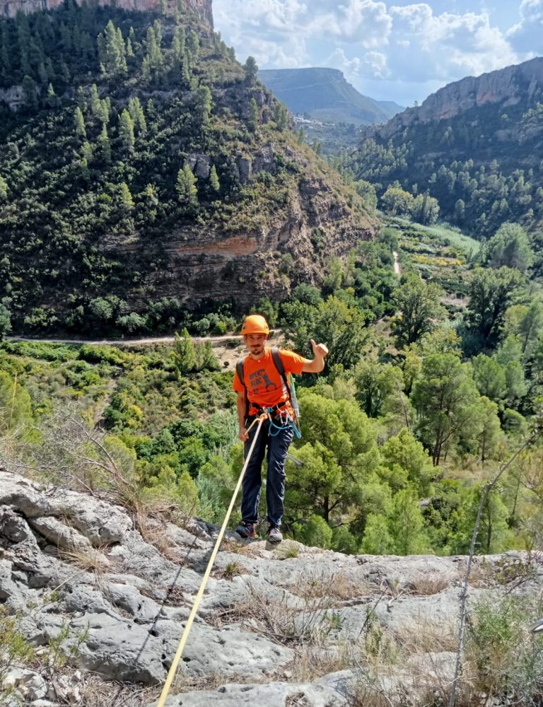 Jonathan barranquismo barranco del Tesoro Chulilla Valencia by Serranía Aventura