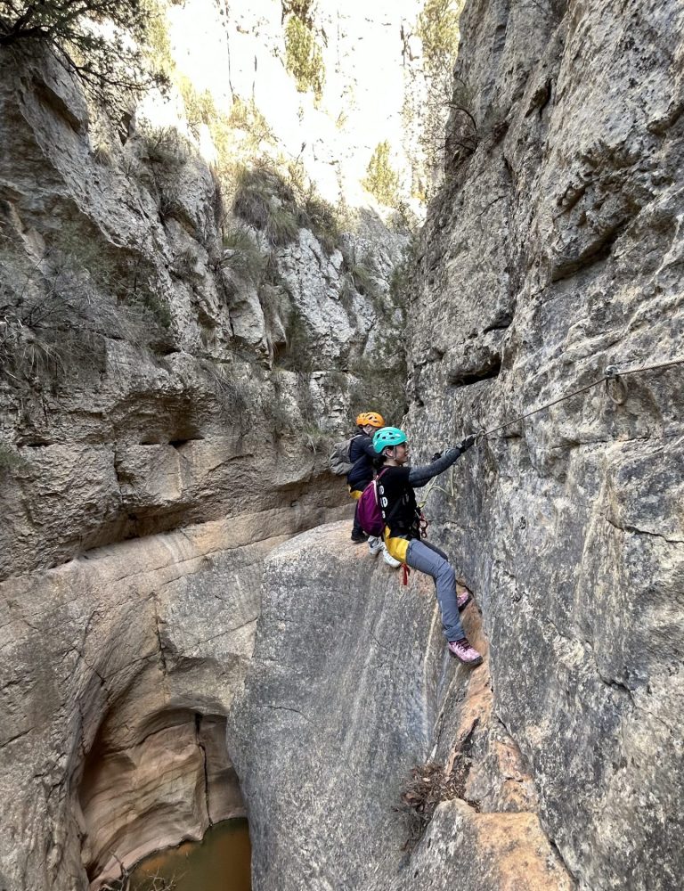 Barranquismo seco Ahillas Tuéjar by Serranía Aventura