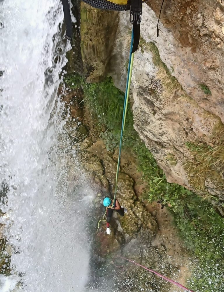 Barranquismo acuático Gorgo de la Escalera Anna by Serranía Aventura