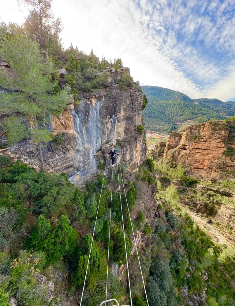 Vía ferrata La Mina Villahermosa del Río by Serranía Aventura