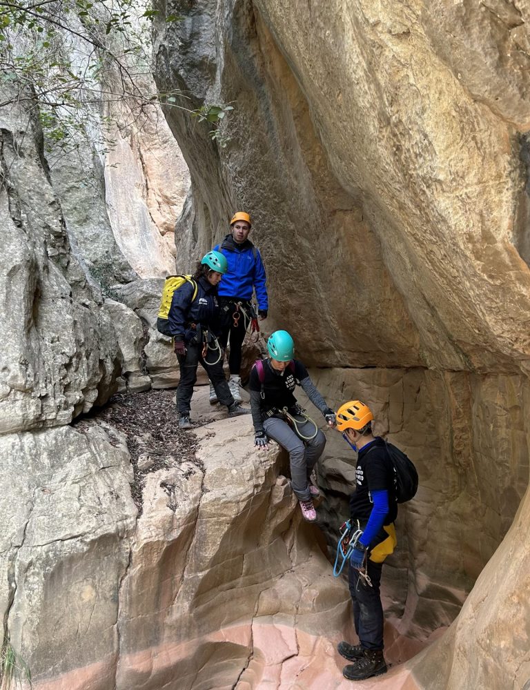 Barranquismo seco Ahillas Tuéjar by Serranía Aventura