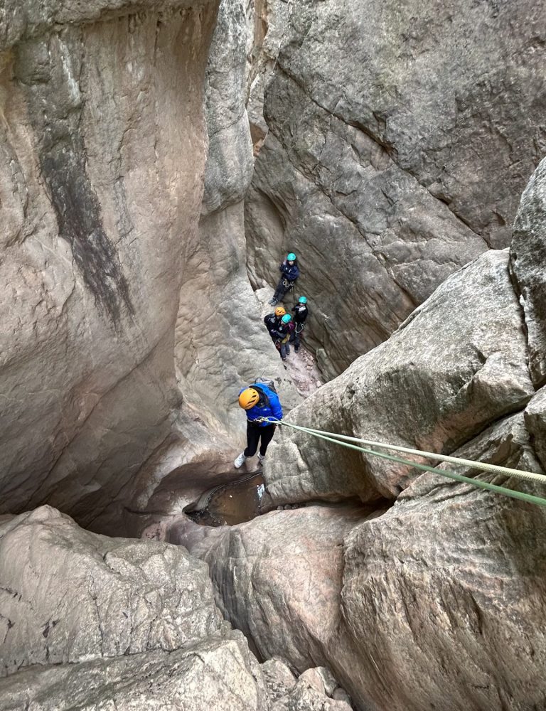 Barranquismo seco Ahillas Tuéjar by Serranía Aventura