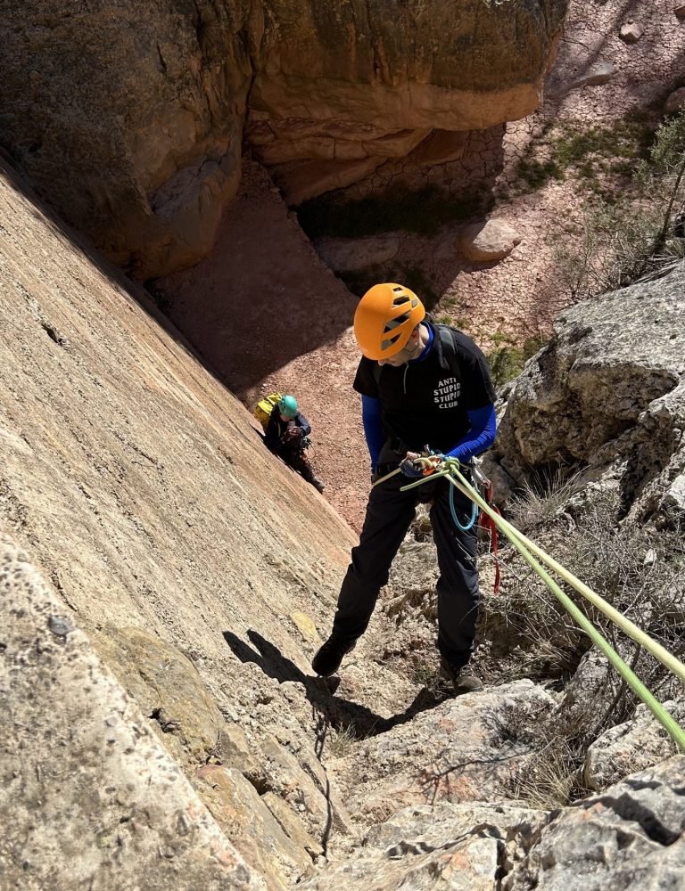 Barranquismo seco Ahillas Tuéjar by Serranía Aventura