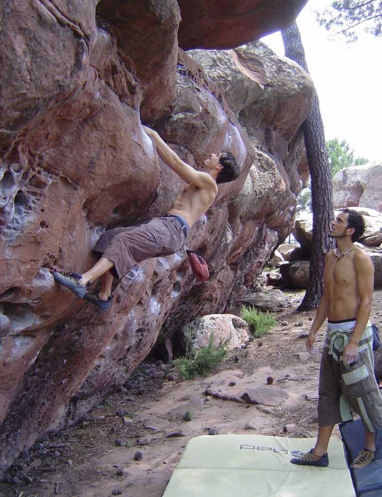 Escalada en bloque Boulder Albarracín by Serranía Aventura