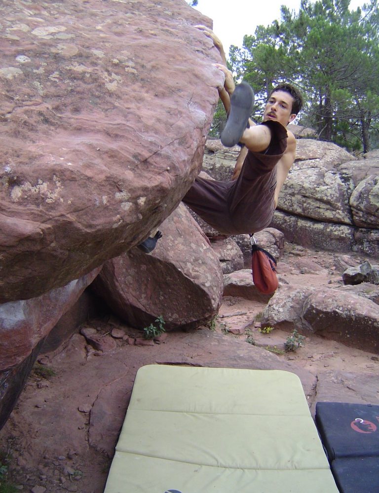 Escalada en bloque Boulder Albarracín by Serranía Aventura