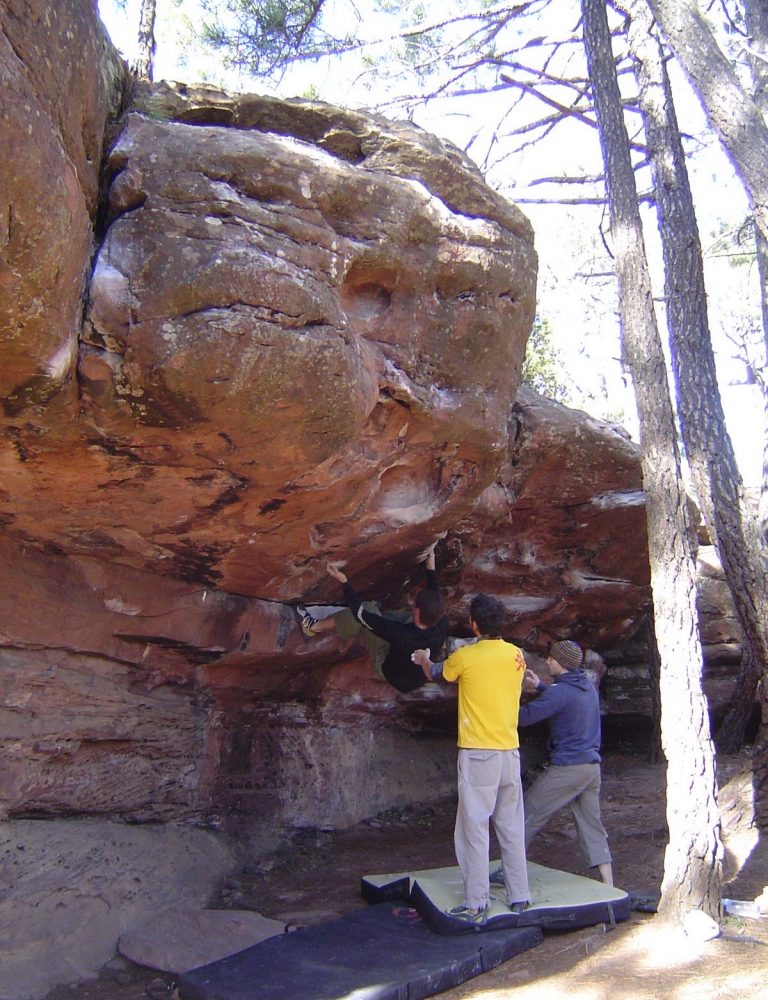Escalada en bloque Boulder Albarracín by Serranía Aventura