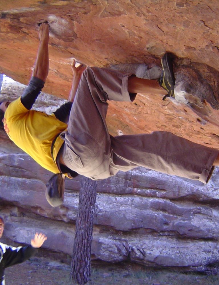 Escalada en bloque Boulder Albarracín by Serranía Aventura