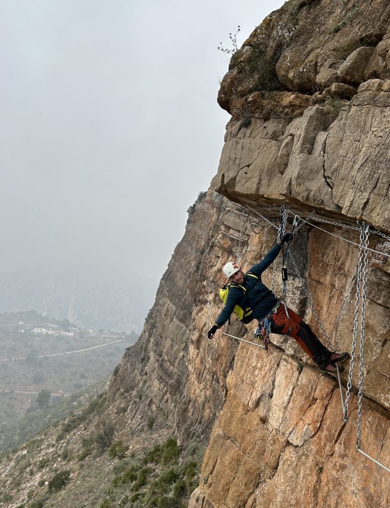 Vía ferrata Sants de la Pedra Vall D'Uixó by Serranía Aventura