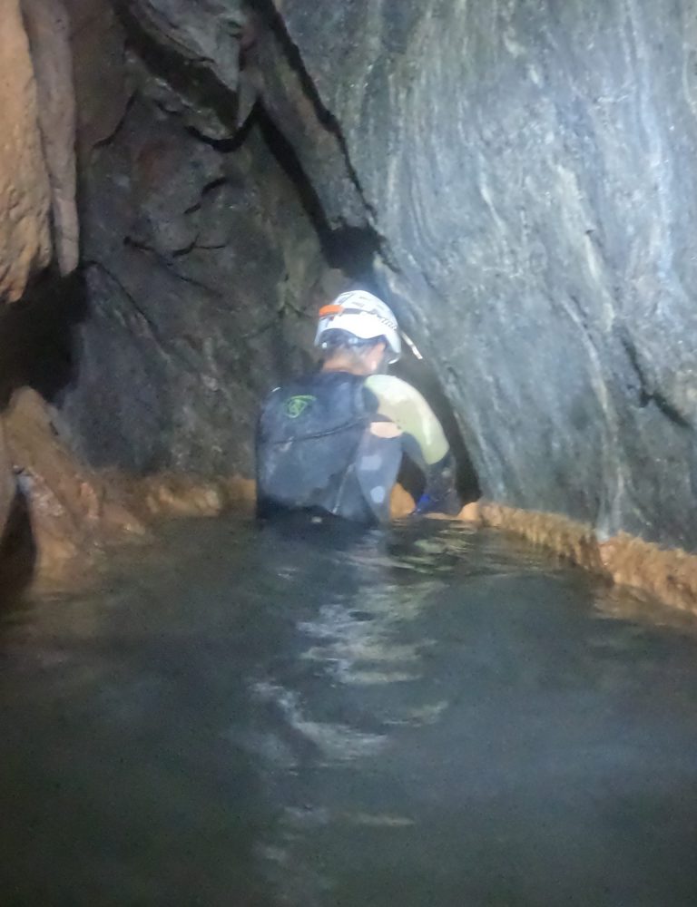 Espeleología Túnel del Sumidero de Vallada Valencia by Serranía Aventura