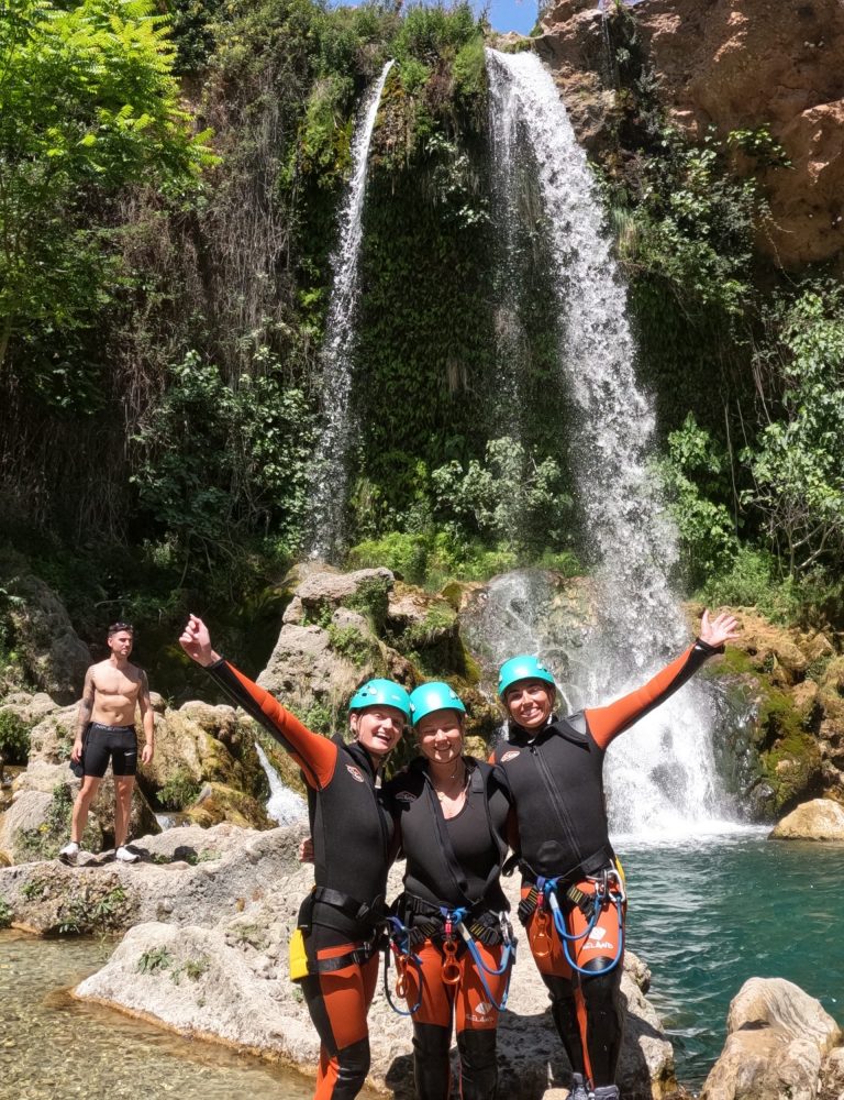 Barranquismo acuático Gorgo de la Escalera Anna Valencia by Serranía Aventura