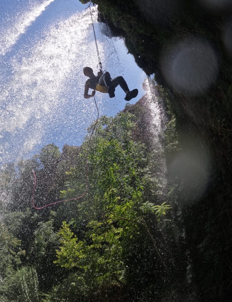 Barranquismo Gorgo de la Escalera Anna Valencia by Serranía Aventura
