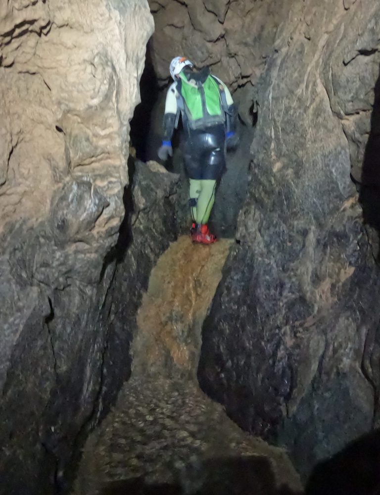 Espeleología Túnel del Sumidero de Vallada Valencia by Serranía Aventura