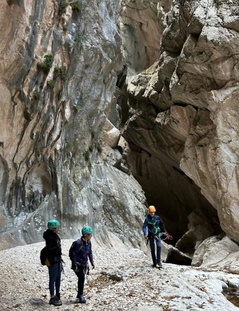 Barranquismo barranco de l'infern La Vall de Laguar Alicante by Serranía Aventura