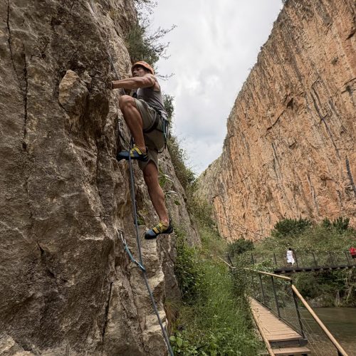 Escalada Chulilla Valencia by Serranía Aventura