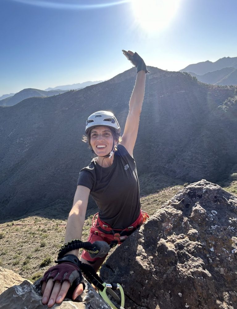 Sonia Vía ferrata Sants de la Pedra Vall d'Uixó Castellón by Serranía Aventura