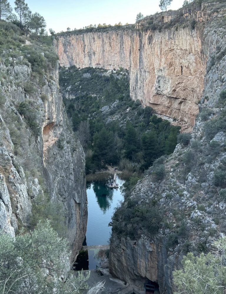 Senderismo Puentes colgantes Chulilla Valencia by Serranía Aventura