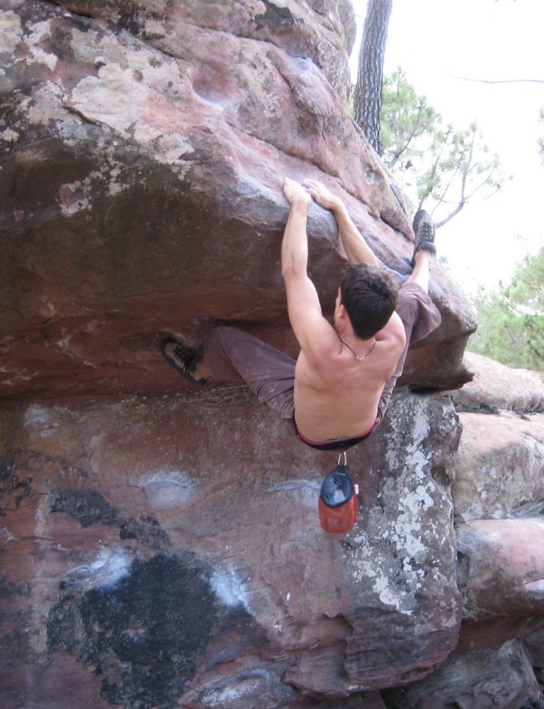 Escalada en bloque Boulder Albarracín by Serranía Aventura