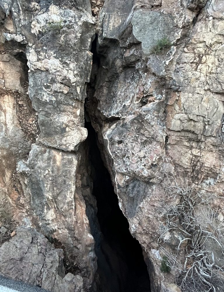 Espeleología sima k28 Serra Valencia by Serranía Aventura