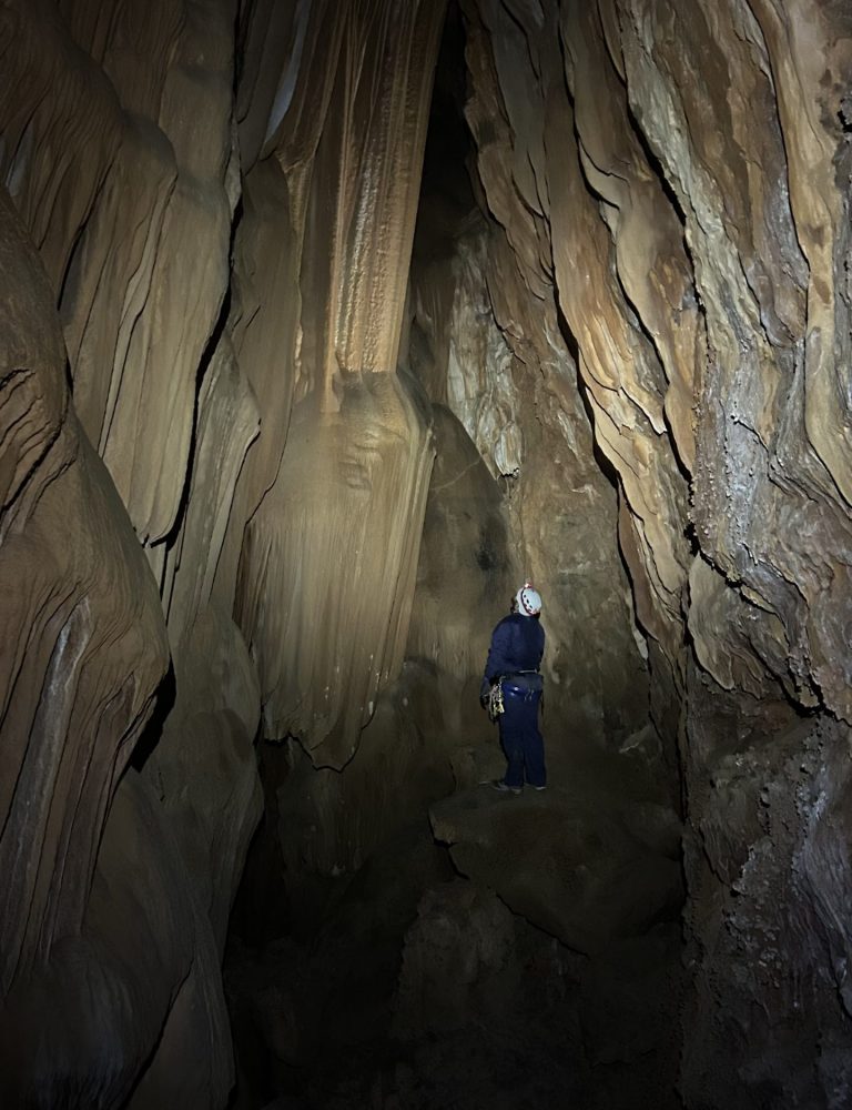Espeleología sima k28 Serra Valencia by Serranía Aventura