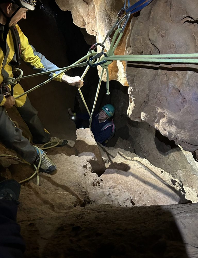 Espeleología sima k28 Serra Valencia by Serranía Aventura
