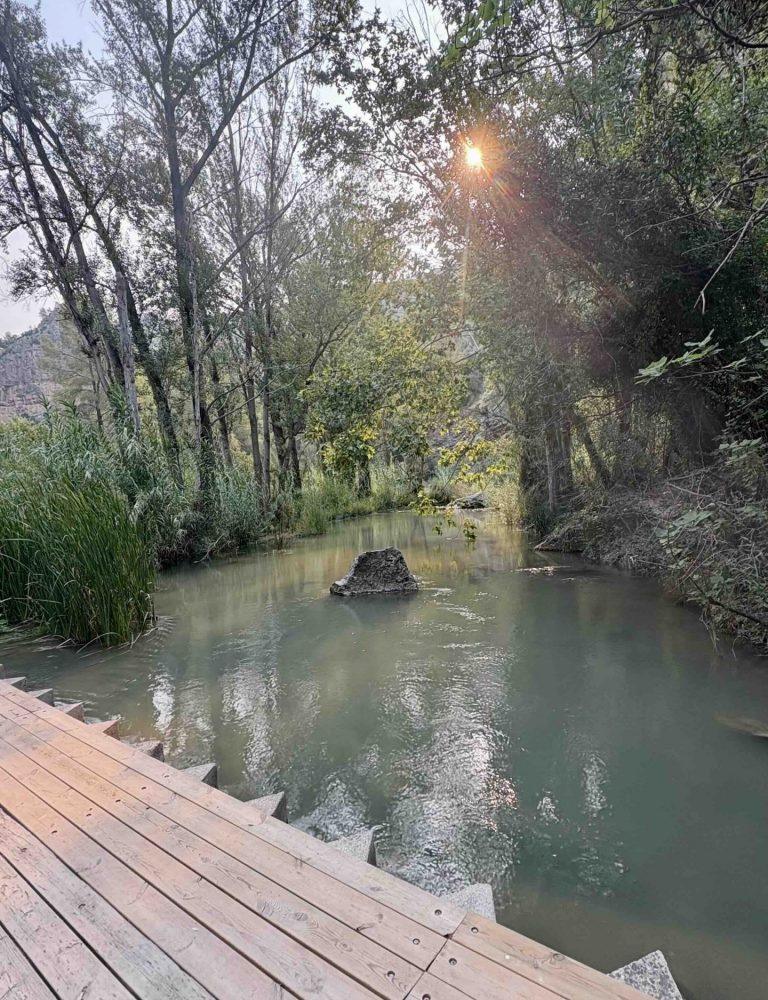 Senderismo Charco Azul Chulilla Valencia by Serranía Aventura