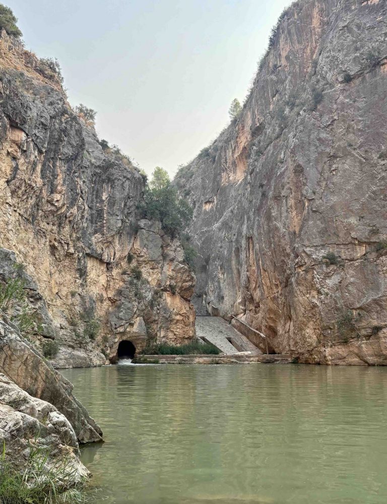 Senderismo Charco Azul Chulilla Valencia by Serranía Aventura