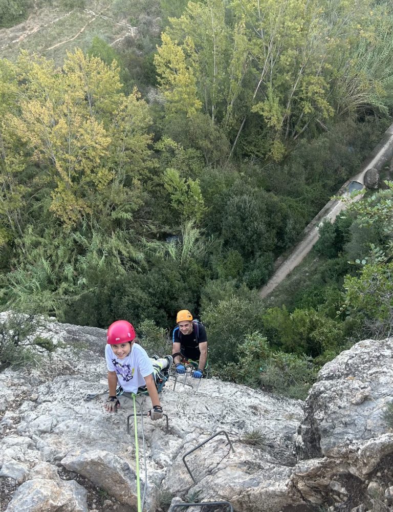 Vía ferrata Roca Molí Alcora niños by Serranía Aventura