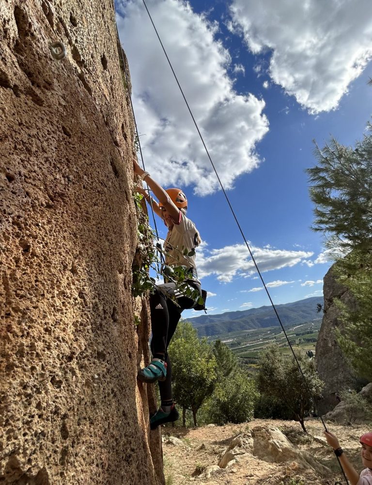 Escalada Montesa by Serranía Aventura