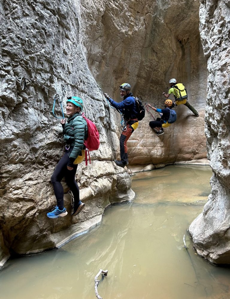 Barranquismo seco Ahillas Tuéjar Chelva by Serranía Aventura