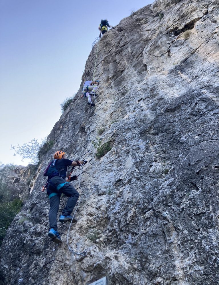 Vía ferrata Roca Molí Alcora niños by Serranía Aventura