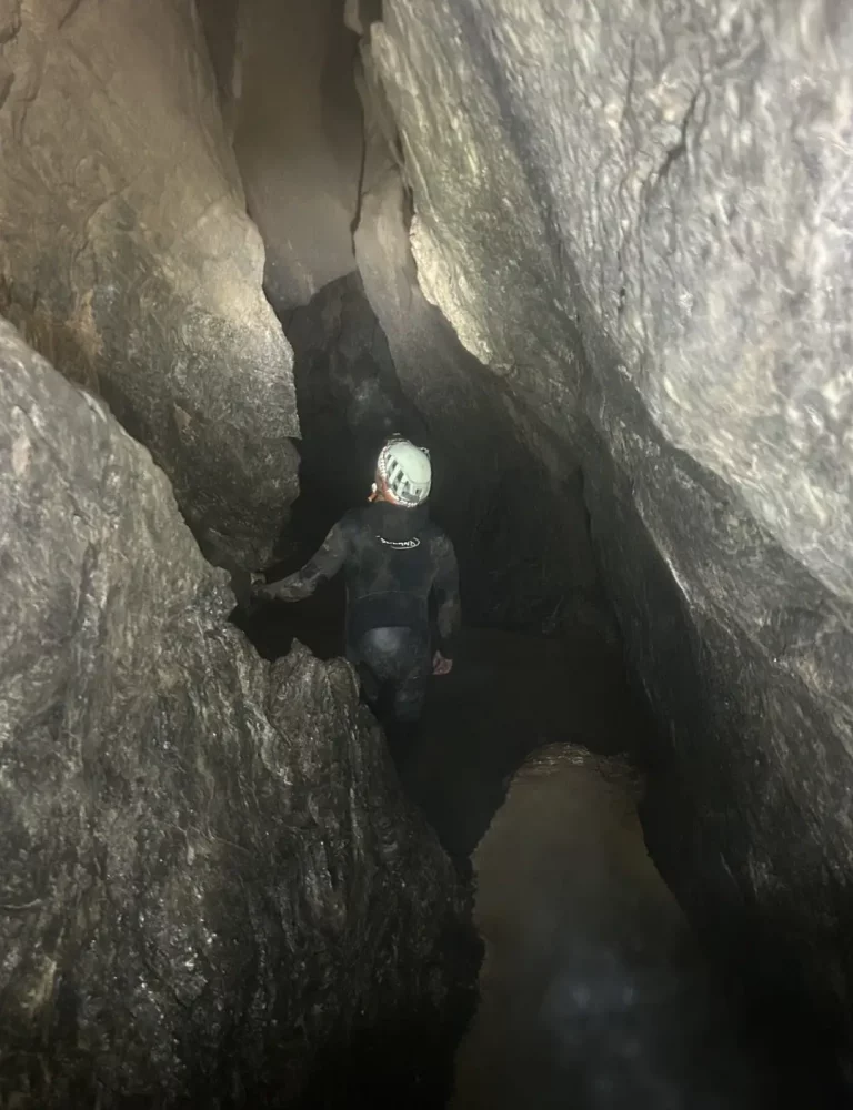 Espeleología Túnel del Sumidero de Vallada Valencia by Serranía Aventura