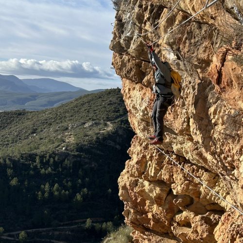 Vía ferrata Peña Roya Losa del Obispo by Serranía Aventura