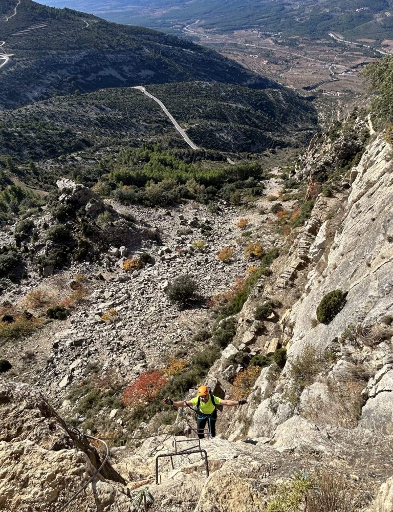 Vía ferrata Roca Figueral Serra Engarcerán by Serranía Aventura