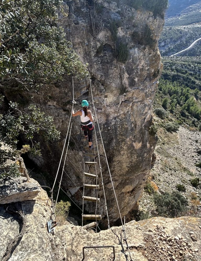 Vía ferrata Roca Figueral Serra Engarcerán by Serranía Aventura