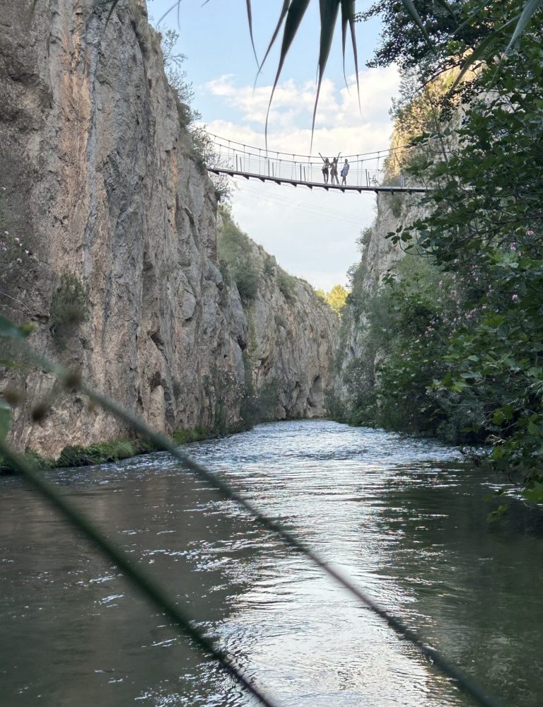 Senderismo ruta puentes colgantes Chulilla Valencia by Serranía Aventura